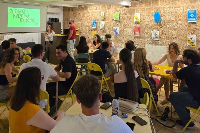 Dođite na kvizove o mačkama i općem znanju te stand-up večer