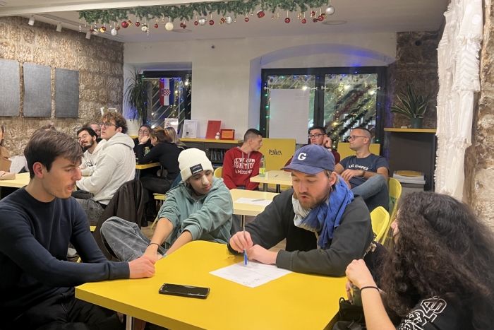 Na kraju godine u Zoni upoznajte prijatelje, zaigrajte novu igru ili napišite čestitku!